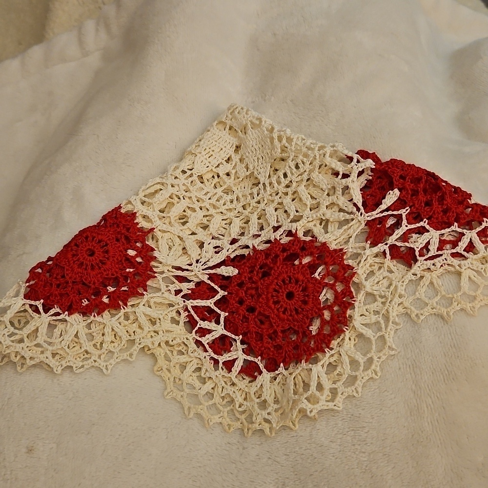 Vintage Red and White Hand Crochet Christmas Doily - Picture 7 of 8